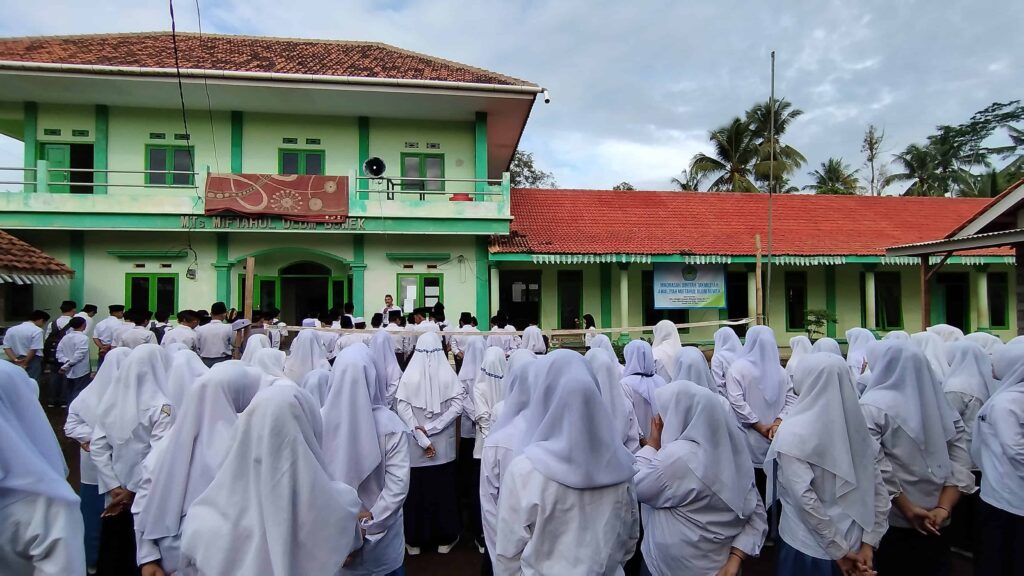 Apel Pagi Semester Genap MTs Miftahul Ulum Buwek : Membangun Komitmen Semangat Belajar