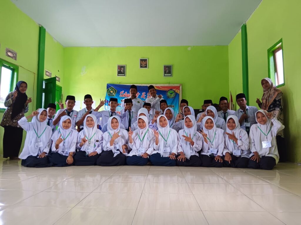 UMBK Hari Terakhir MTs. Miftahul Ulum Buwek Lancar dan Sukses UMBK Hari Terakhir MTs. Miftahul Ulum Buwek Lancar dan Sukses