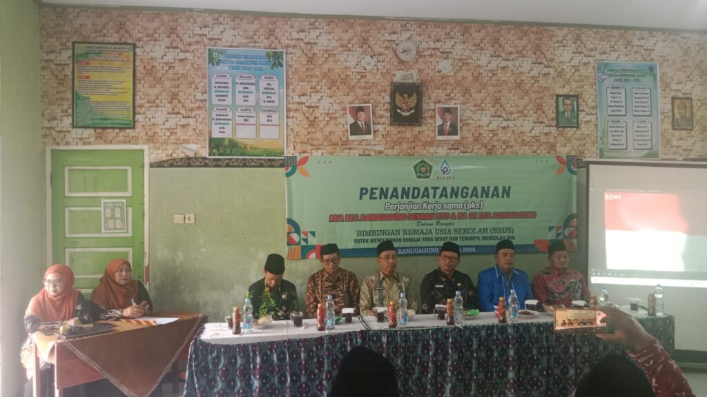 MTs Miftahul Ulum Buwek Hadiri Penandatanganan Kerja Sama Program BRUS bersama KUA Randuagung MTs Miftahul Ulum Buwek Hadiri Penandatanganan Kerja Sama Program BRUS bersama KUA Randuagung
