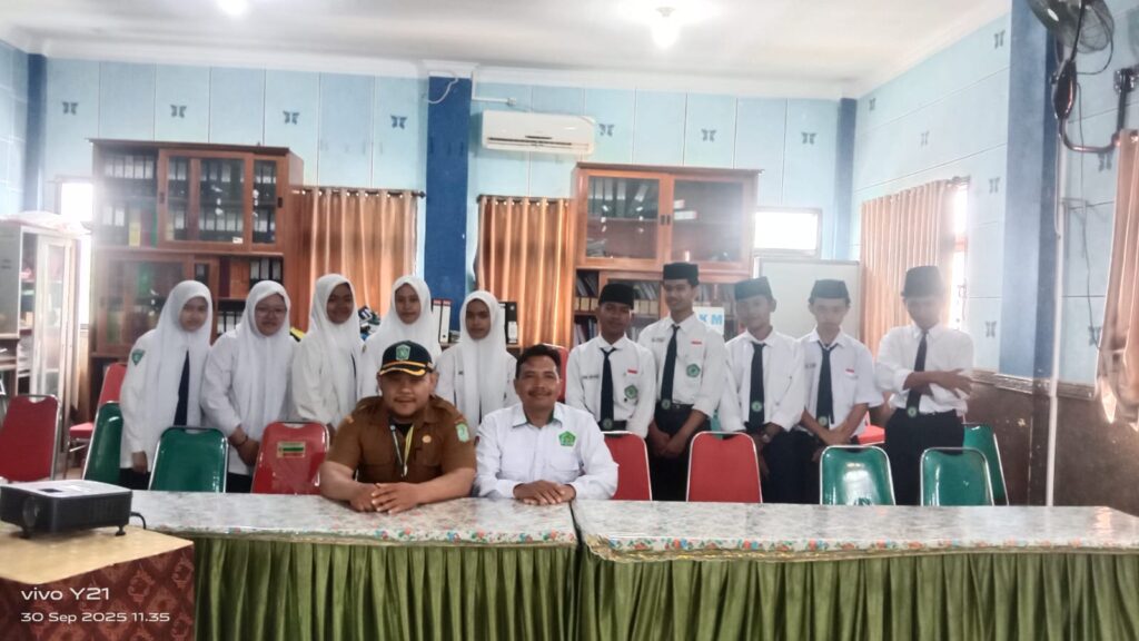 Siswa MTs Miftahul Ulum Buwek Ikuti Pelatihan Kader Sebaya di Puskesmas Randuagung Siswa MTs Miftahul Ulum Buwek Ikuti Pelatihan Kader Sebaya di Puskesmas Randuagung
