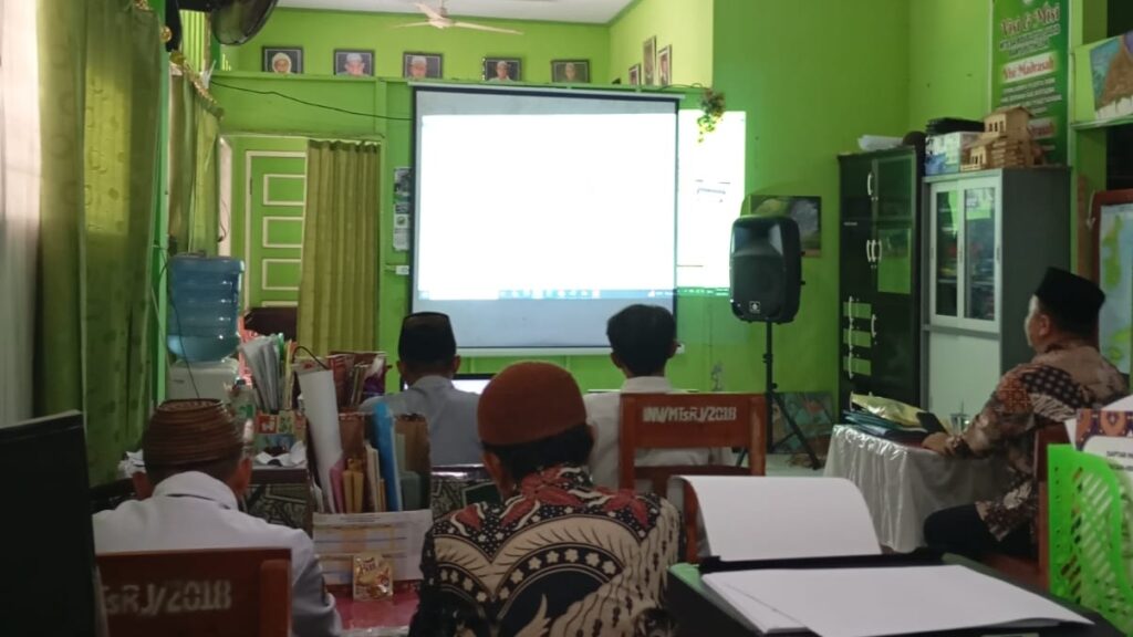 Guru MTs Miftahul Ulum Buwek Ikuti Pertemuan Rutin MGMP Al-Qur’an Hadits Guru MTs Miftahul Ulum Buwek Ikuti Pertemuan Rutin MGMP Al-Qur’an Hadits