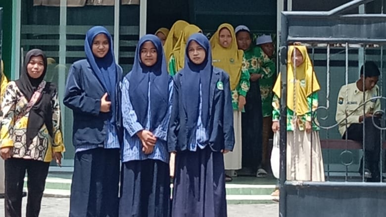 3 Siswi MTs Miftahul Ulum Buwek Ikuti Olimpiade Madrasah Indonesia (OMI) Tingkat Kab. Lumajang 3 Siswi MTs Miftahul Ulum Buwek Ikuti Olimpiade Madrasah Indonesia (OMI) Tingkat Kab. Lumajang