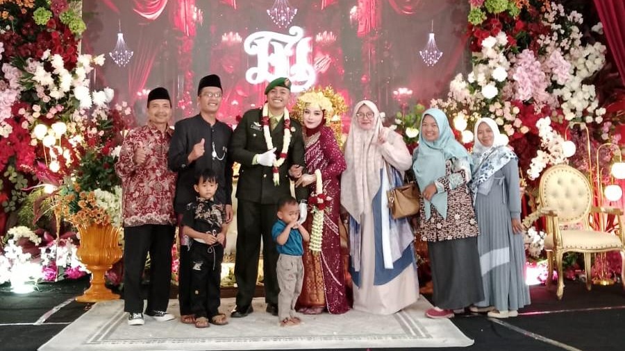 MTs Miftahul Ulum Buwek Hadiri Resepsi Pernikahan Putra Alm. Sholehuddin, S.Ag., MA