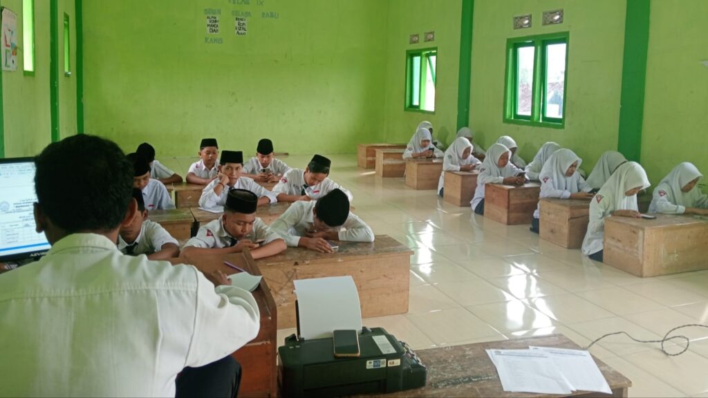 MTs Miftahul Ulum Buwek Laksanakan ASAT Kelas 9 Berbasis Android
