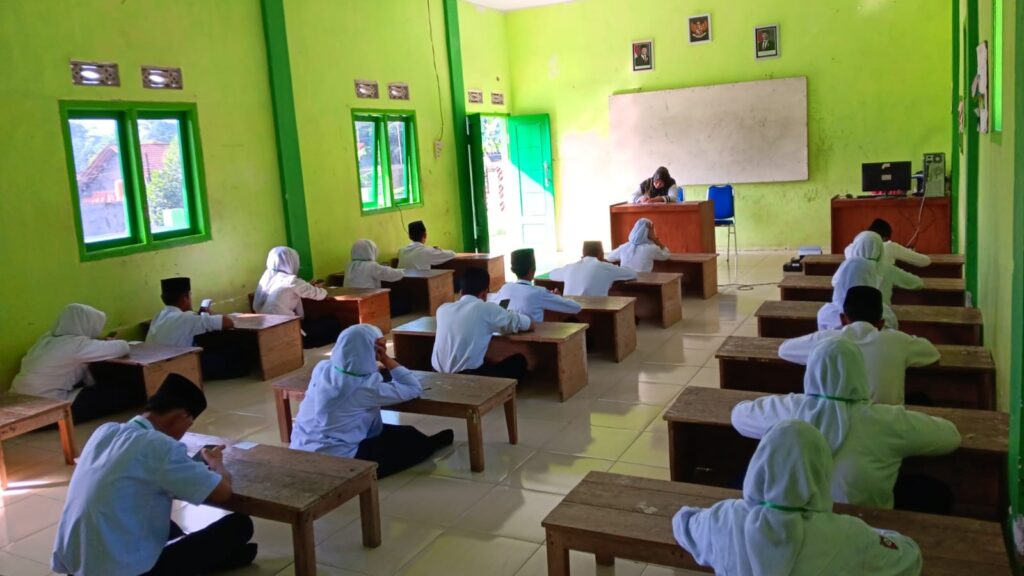 MTs Miftahul Ulum Buwek Laksanakan Ujian Madrasah Berbasis Komputer (UMBK)