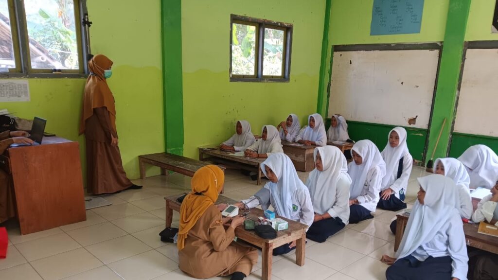 Puskesmas Randuagung Laksanakan Pemeriksaan Kesehatan Siswa-siswi MTs Miftahul Ulum Buwek
