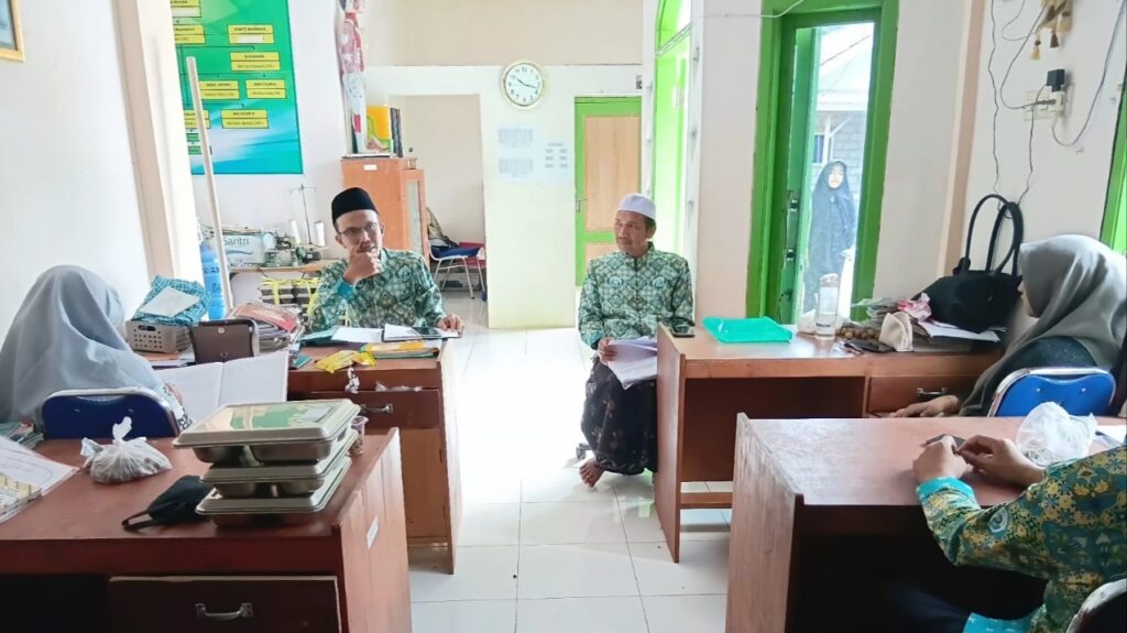 MTs Miftahul Ulum Buwek Gelar Rapat Dewan Guru, Perkuat Tindak Lanjut Program dan Peningkatan Mutu Madrasah