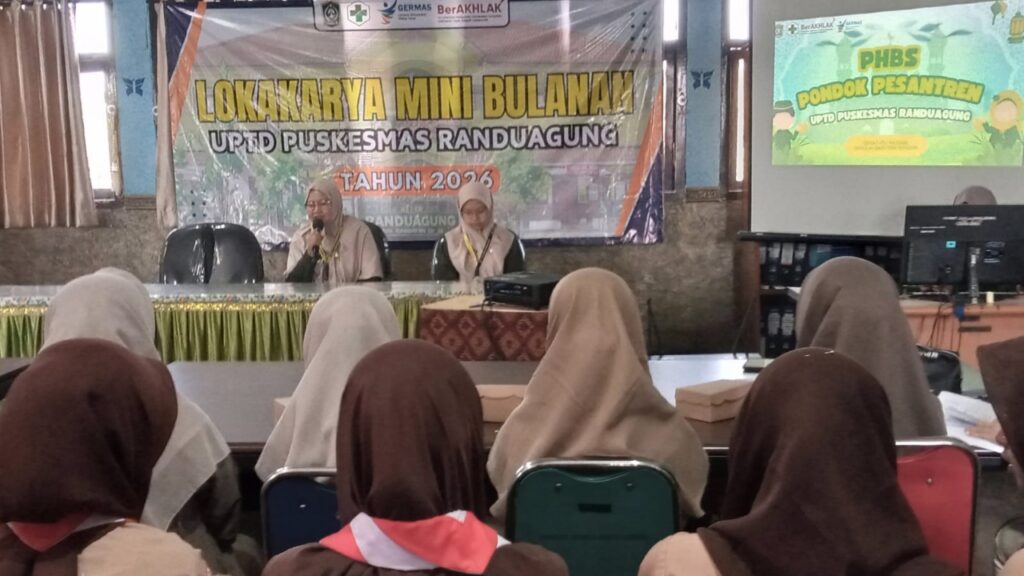 Siswi MTs Miftahul Ulum Buwek Ikuti Sosialisasi PHBS di Puskesmas Randuagung Siswi MTs Miftahul Ulum Buwek Ikuti Sosialisasi PHBS di Puskesmas Randuagung