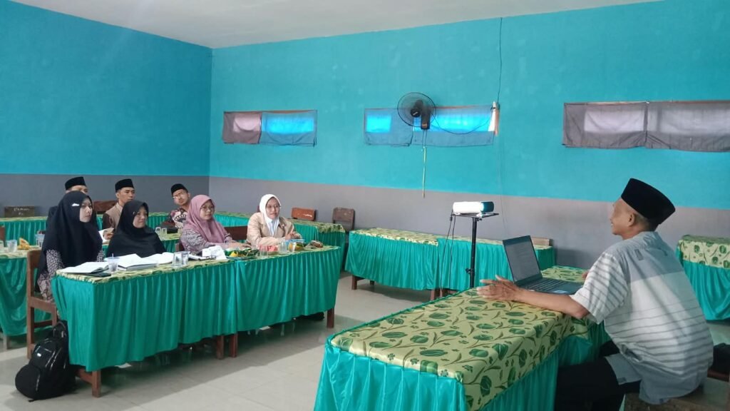 Guru MTs Miftahul Ulum Buwek Ikuti MGMP Bahasa Arab, Susun Bank Soal Kelas VII, VIII, dan IX