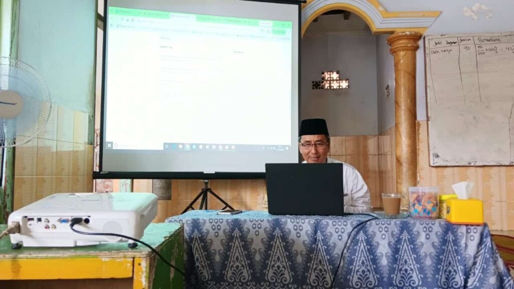 Pengawas Bina Bekali Guru MTs Miftahul Ulum Buwek tentang Kurikulum Berbasis Cinta (KBC)